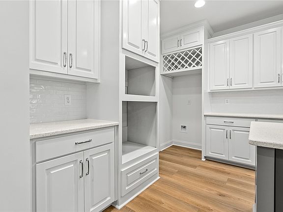 4th image of 443 Lee Road 47