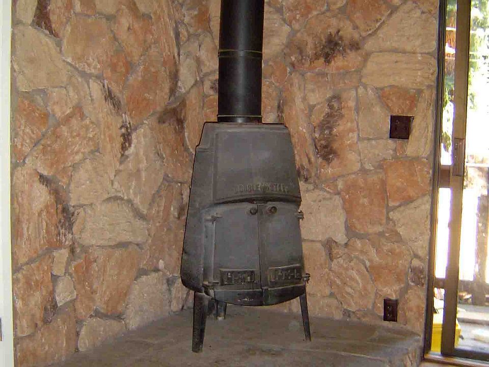 Free standing, slate bottom, fuax rock back