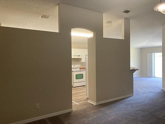 3rd image of 1065 S 13th Sq