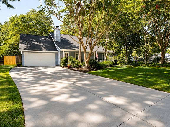 5th image of 506 Upland Pl