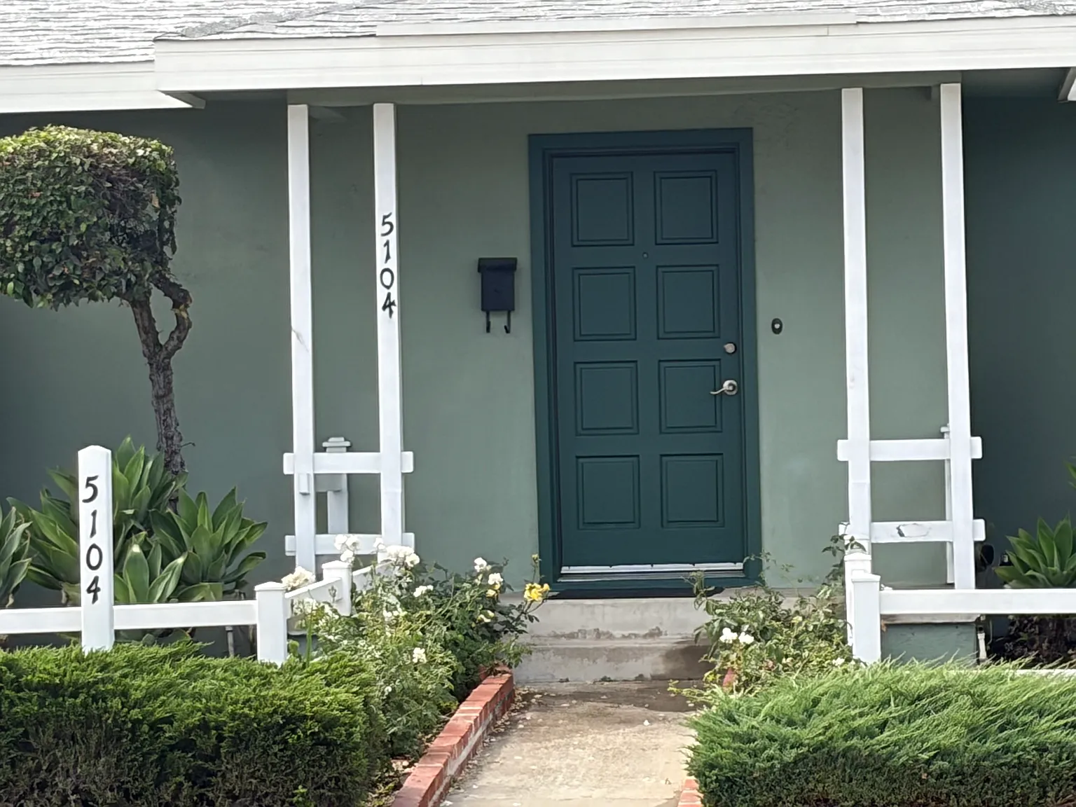 4 bed, 1716 sqft, $5,400 — Photo 2