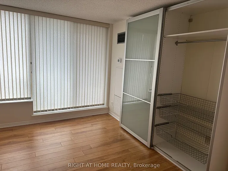 5765 N Yonge St #1504 — Photo 11