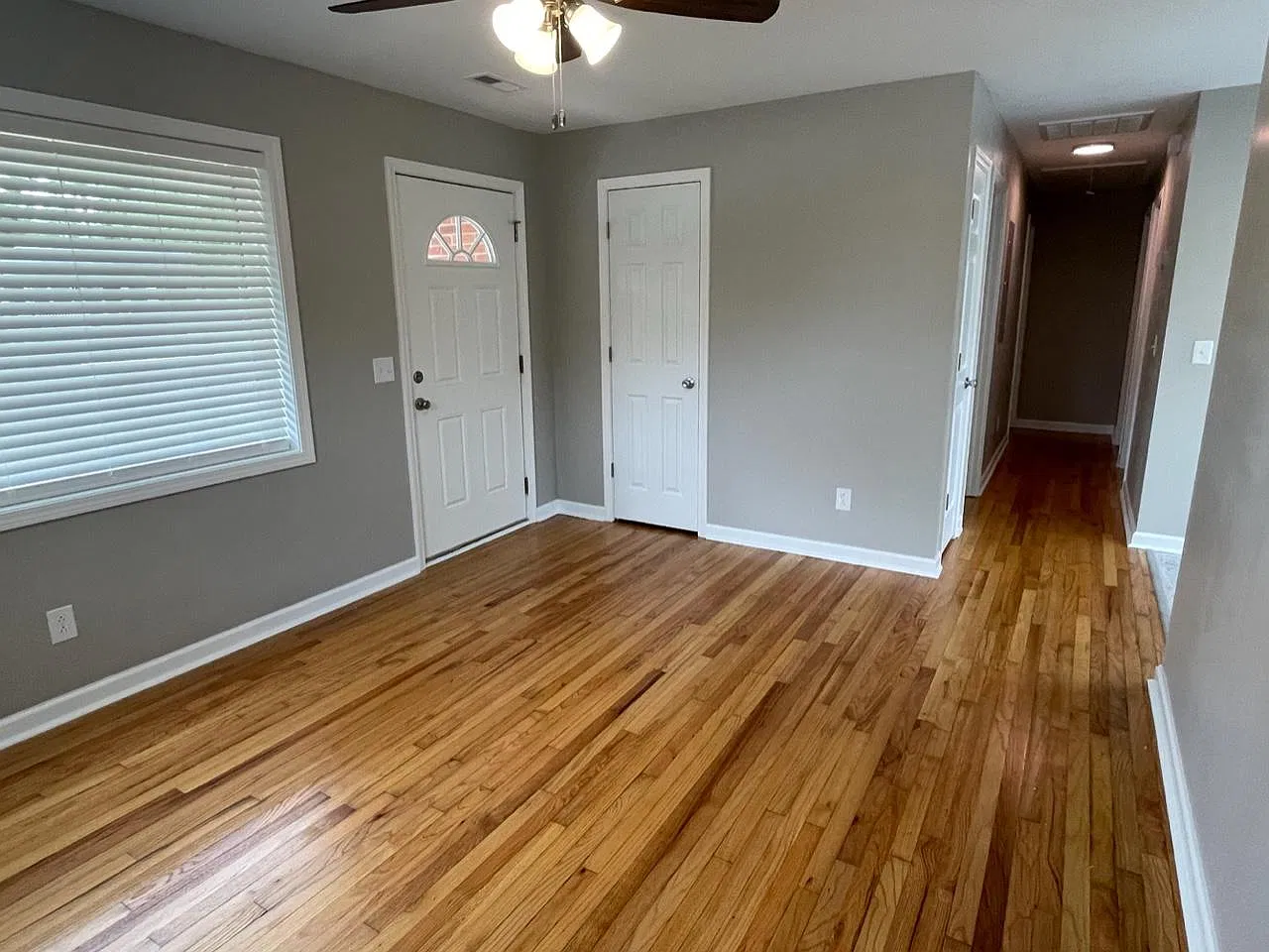 3 bed, 975 sqft, $1,200 — Photo 2