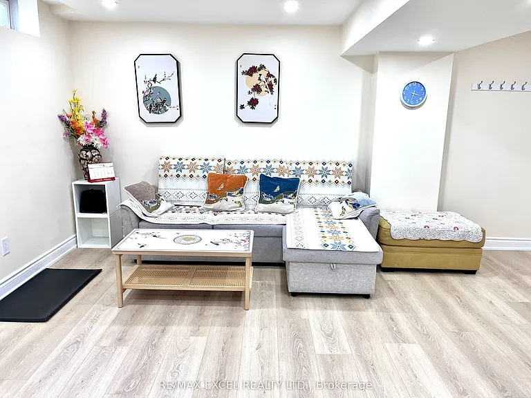 15 Leyburn Ave #BASEMENT — Photo 7