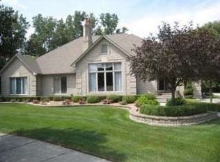 18200 Tara Dr, Clinton Township, MI