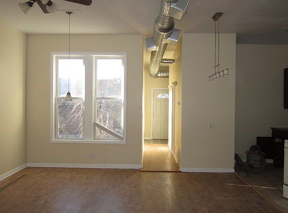 3rd image of 922 S Claremont Ave #2