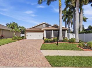 7106 35th St E, Sarasota, FL 34243