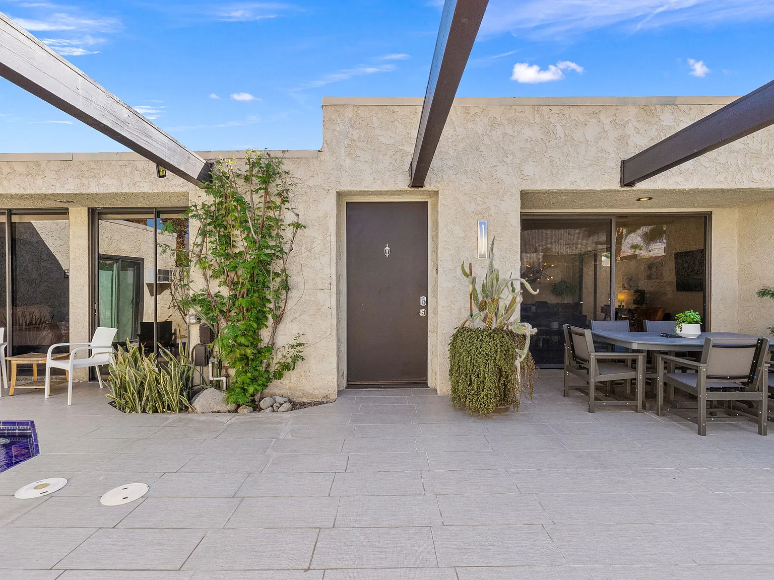 427 N Calle Rolph — Photo 2