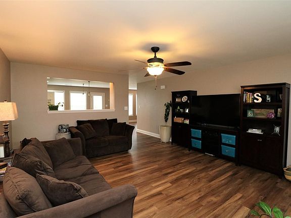 3rd image of 1022 Sugarbush Trl