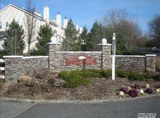 26 Scarborough Dr, Smithtown, NY 11787