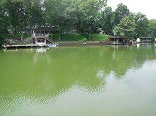 9352 E Park Ave, Effingham, IL 62401