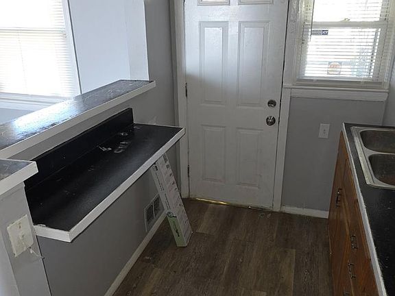 4th image of 4404 Mountview Rd