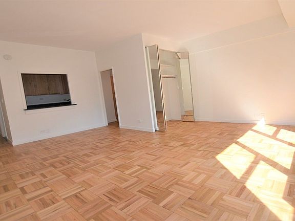 5th image of 333 E 49th St APT 9P