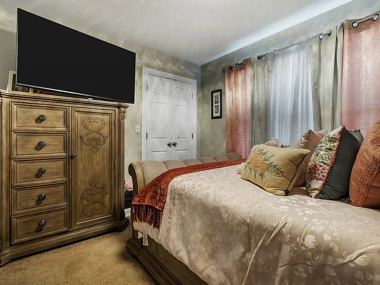 4800 Silent Creek Ln — Photo 38