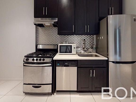 3rd image of 204 W 108th St APT 24