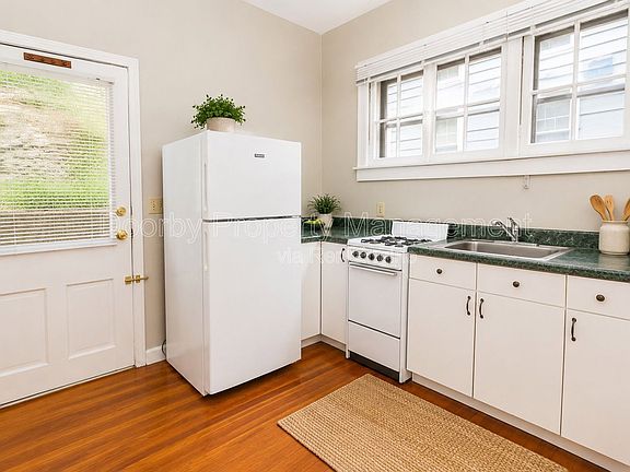 3rd image of 318 Tremont St APT 2