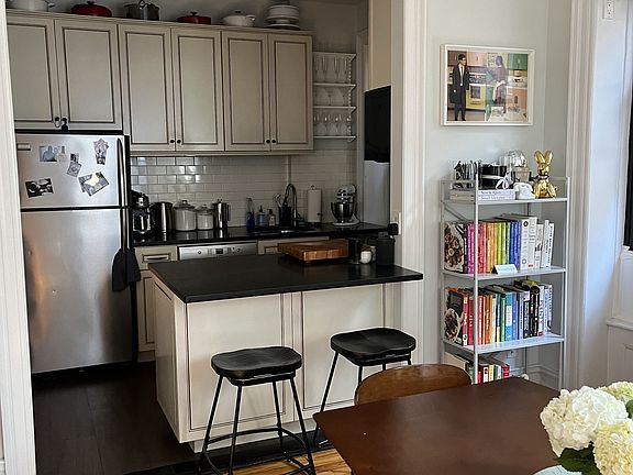 4th image of 234 W 21st St APT 22