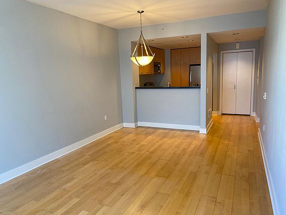 5th image of 530 Chestnut St APT 309