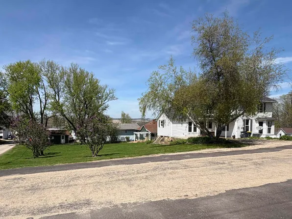 216 S Washington St, Elizabeth, IL 61028