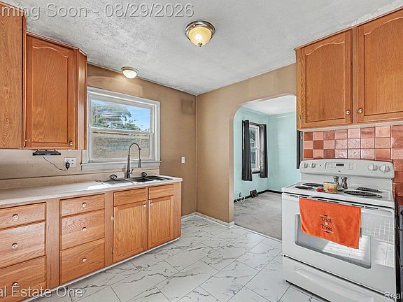 4th image of 543 Atwater St