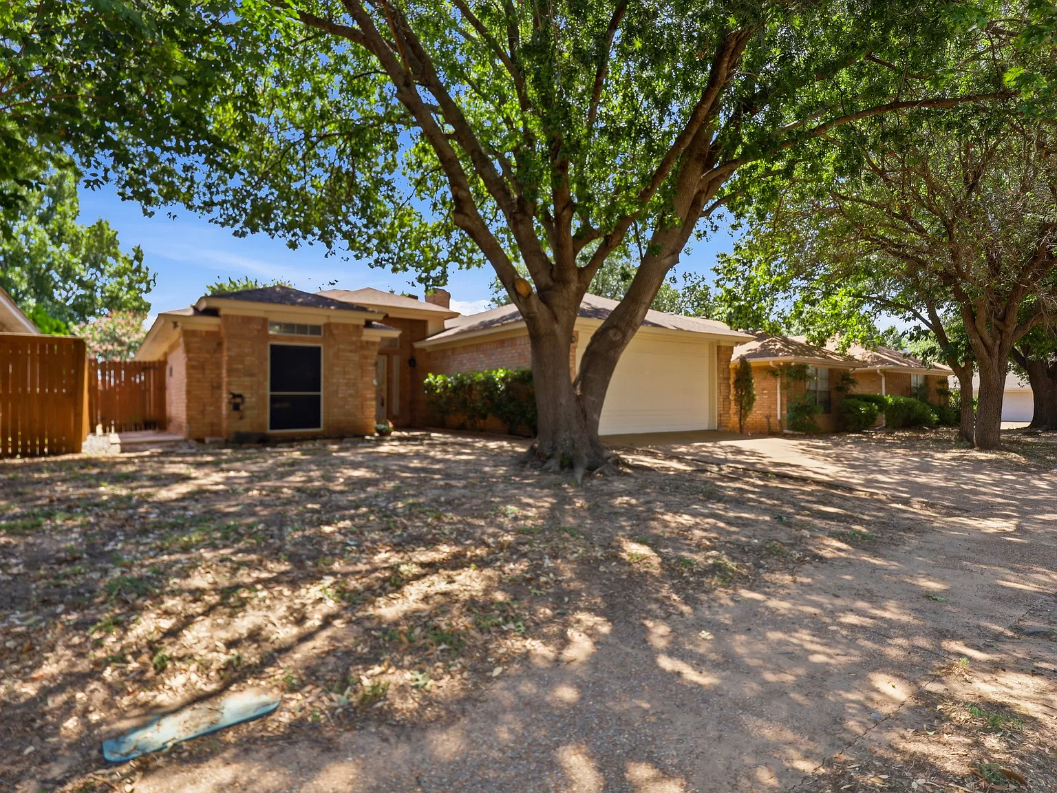 3 bed, 1574 sqft, $1,975 — Photo 4