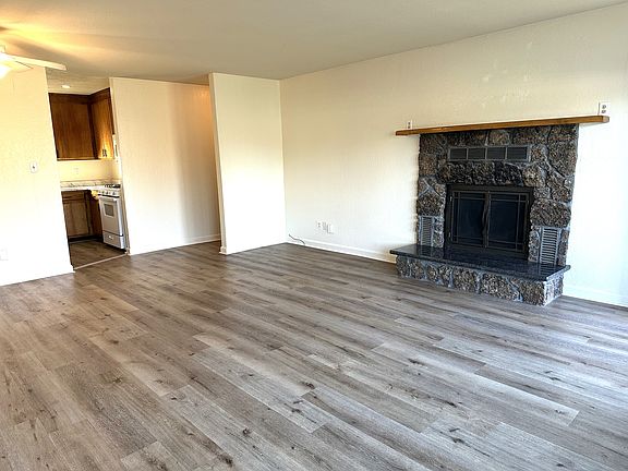 Living room/dining room.
Fireplace is not usable