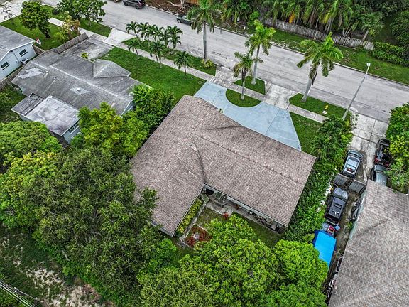 5th image of 1711 16th Court N