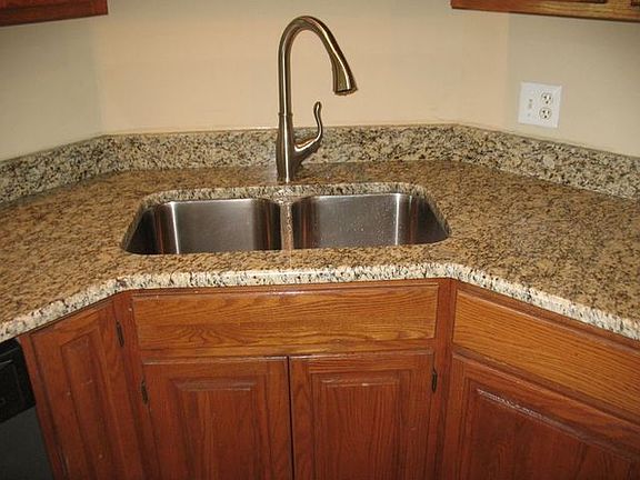 3rd image of 16151 Burgundy Dr