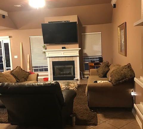 5th image of 403 Glenwood Pl