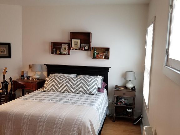 5th image of 14 Jewett Pkwy #1