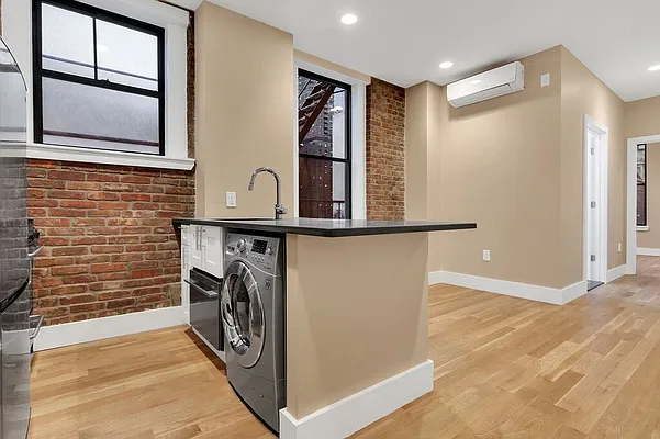 Rented by Cooper & Cooper Real Estate | media 18