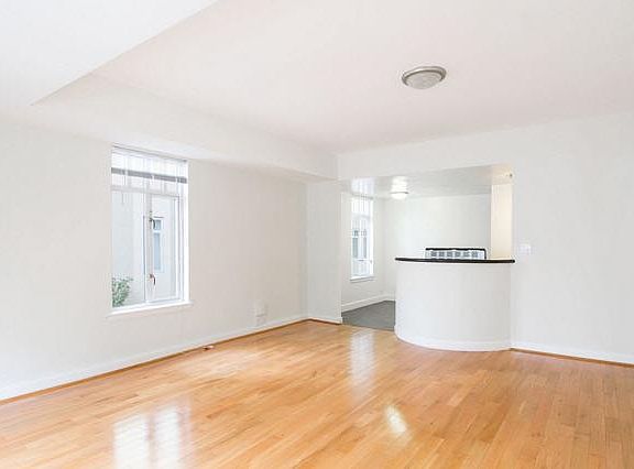 3rd image of 1320 Lombard St
