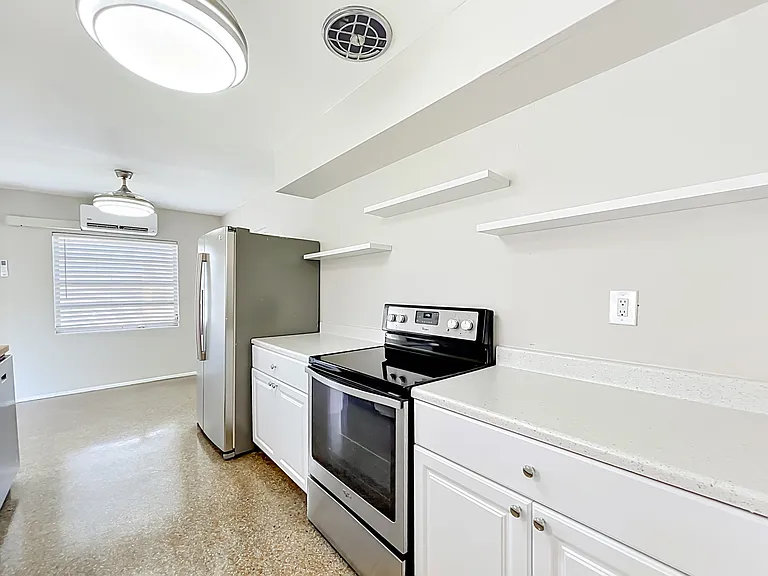 5342 Adanson St — Photo 7