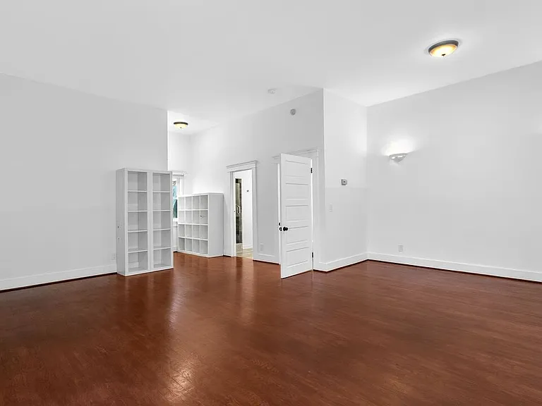 915 Palms Blvd — Photo 17