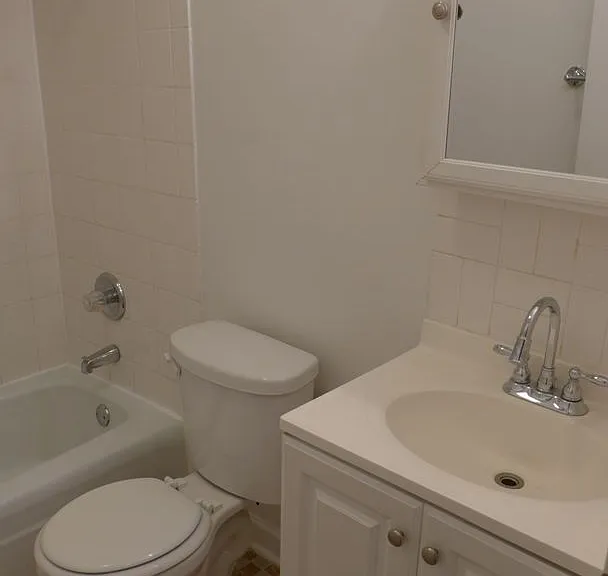 Winthrop Suites Apartments — Photo 12