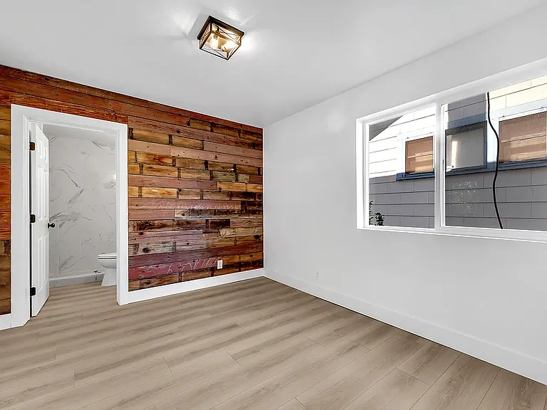 950 W 7th St #1 — Photo 17