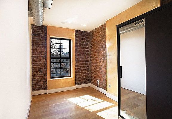4th image of 578 Union St APT 4