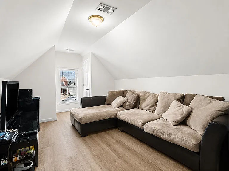2208 Snug Hbr NE — Photo 18