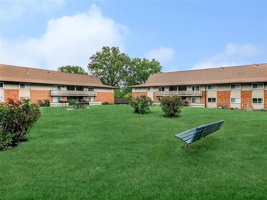 Whispering Hills Apartments — Photo 4