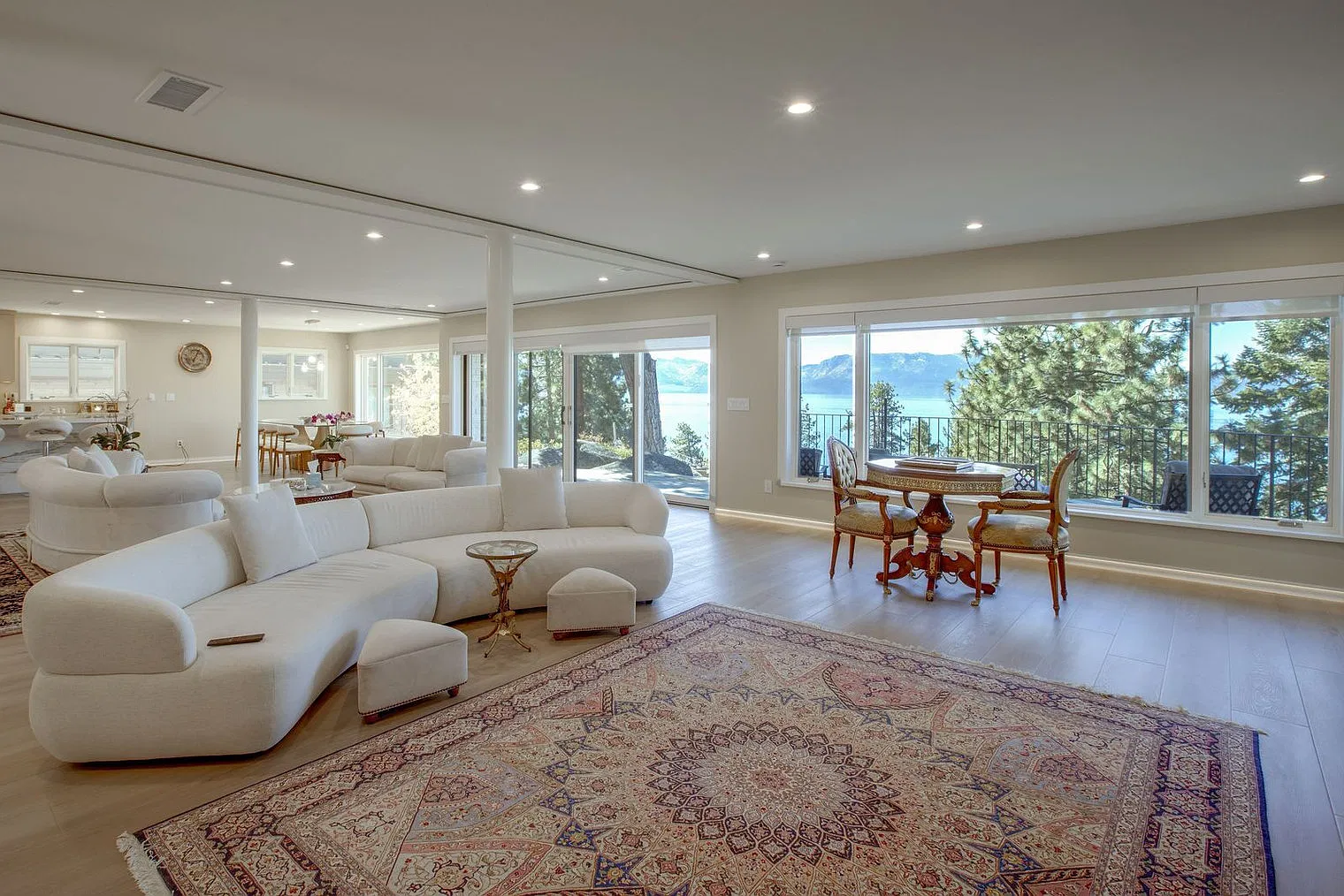 5 bed, 6.0 bath, 5995 sqft, $23,786 — Photo 3