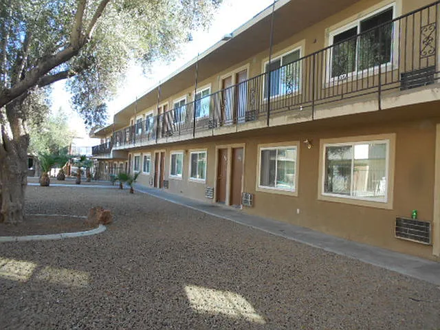 Oak Tree Apartments