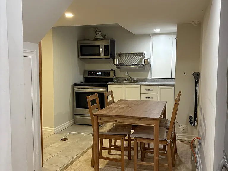 1483 Princeton Cres — Photo 15