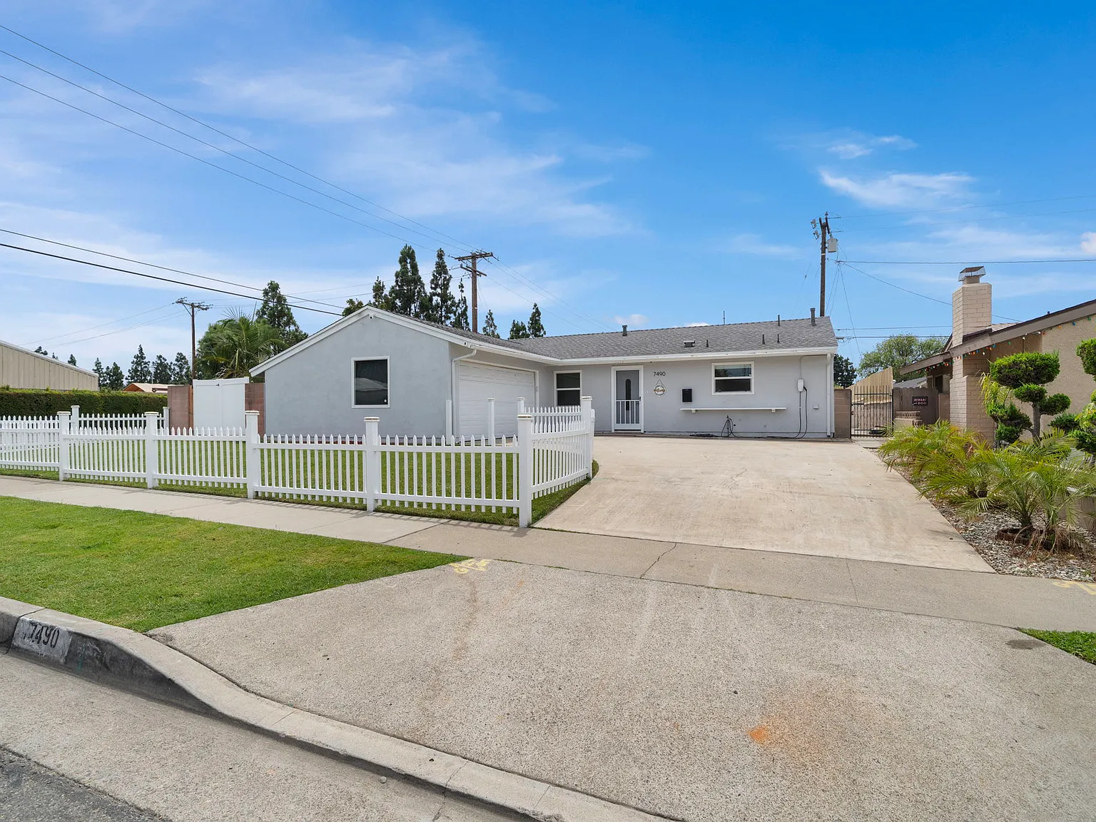 4 bed, 1.5 bath, 1409 sqft, $4,750 — Photo 1