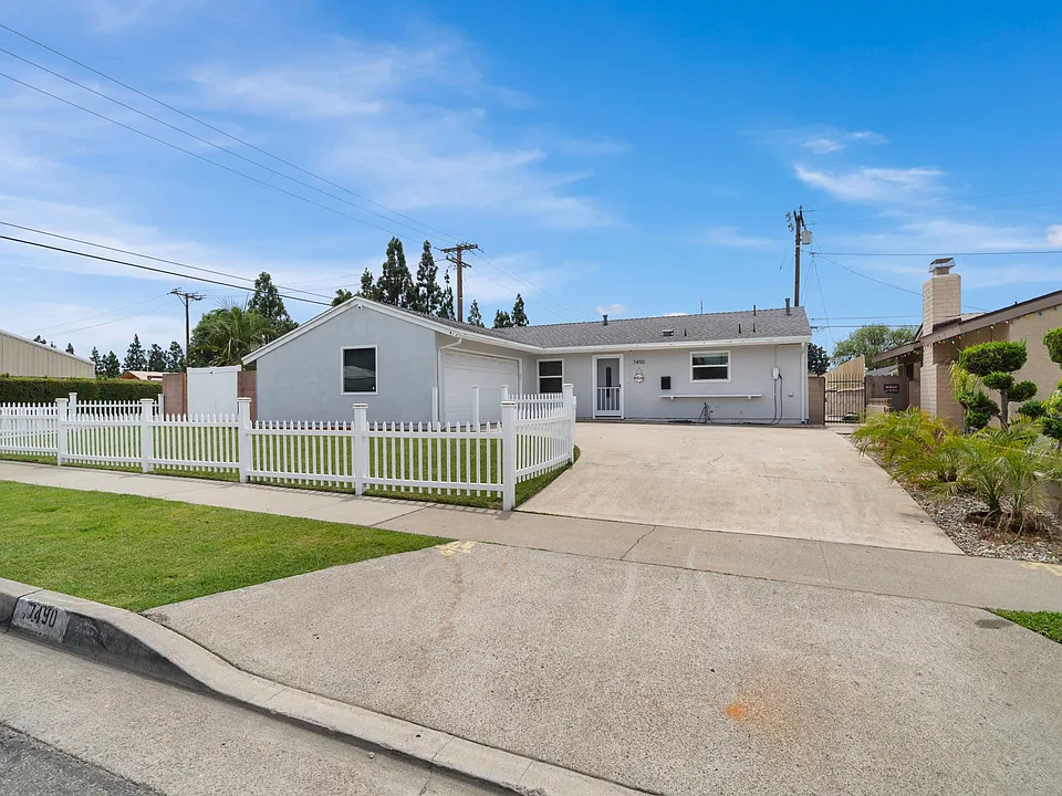 7490 Santa Elena Dr