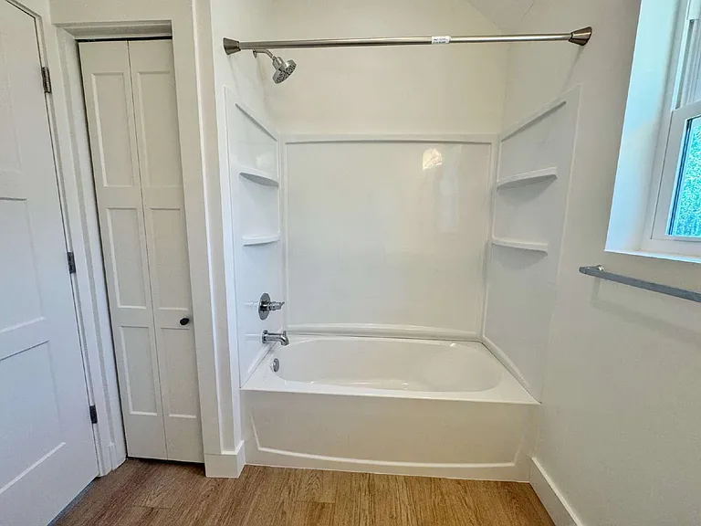 942 Alexander St — Photo 23