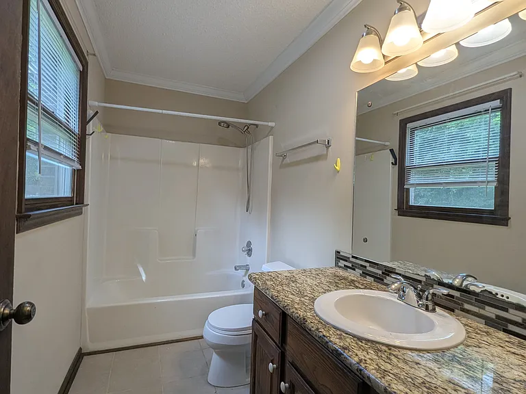 210 Wells Fargo Dr — Photo 17