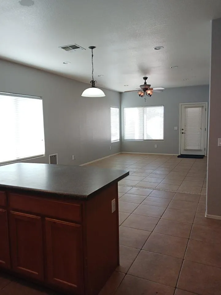 3 bed, 1828 sqft, $1,699 — Photo 4