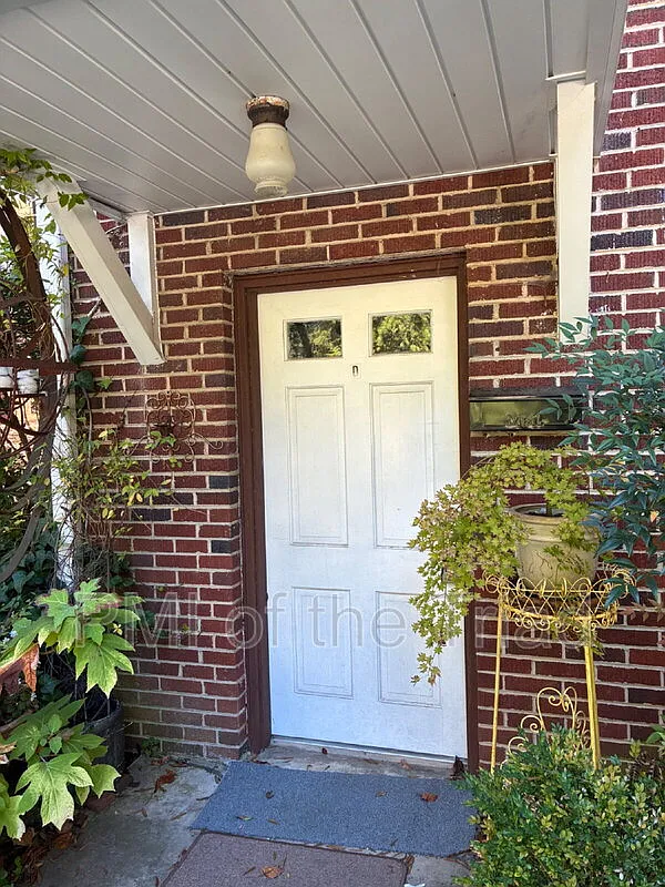 Studio, 1.0 bath, 600 sqft, $750 — Photo 2