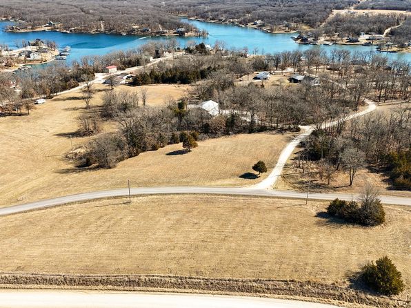 Lake Dr, Keytesville, MO 65261