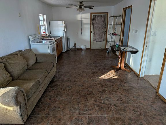 5th image of 616 W 17th St
